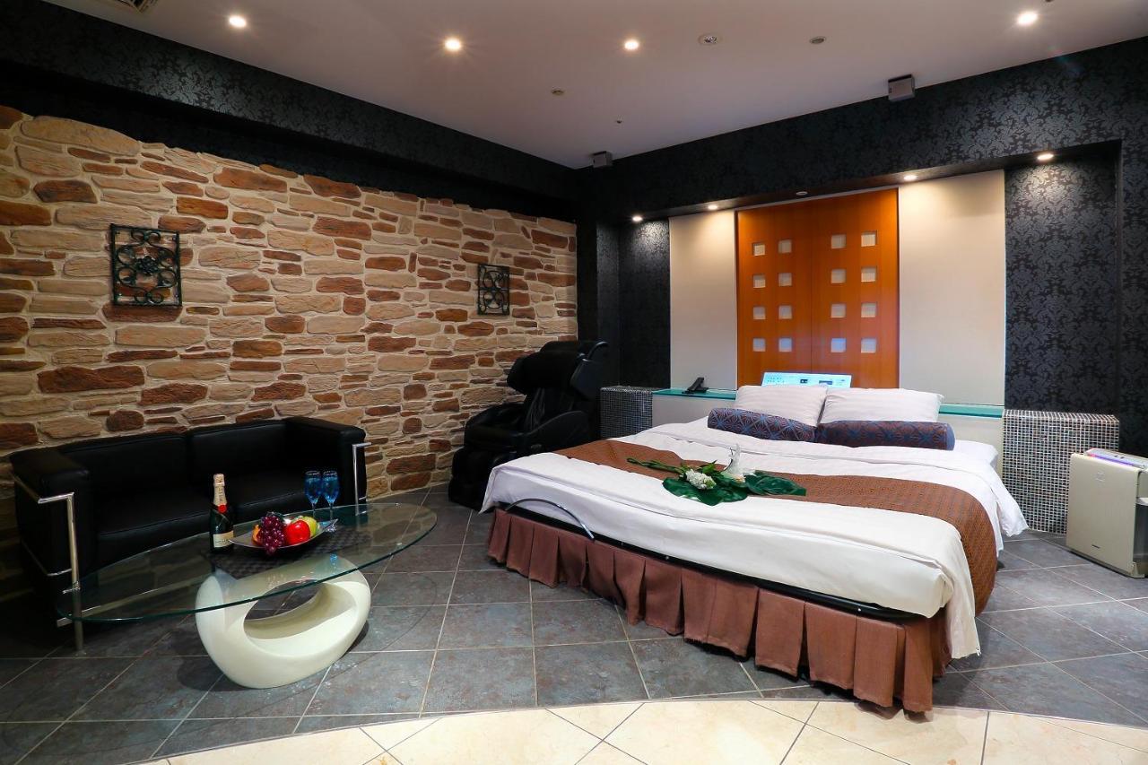 Hotel Axis -アクシス- (Adults Only) Osaka Bagian luar foto