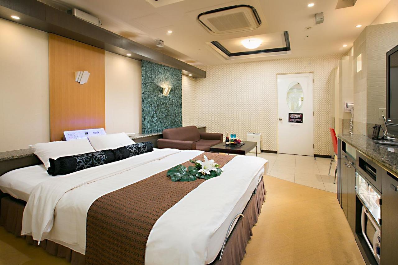 Hotel Axis -アクシス- (Adults Only) Osaka Bagian luar foto